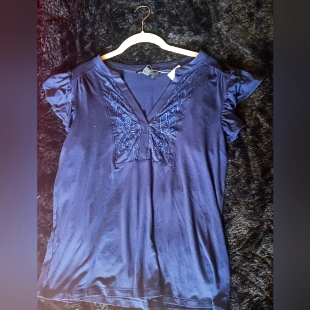 Cable and gage NWT navy blouse